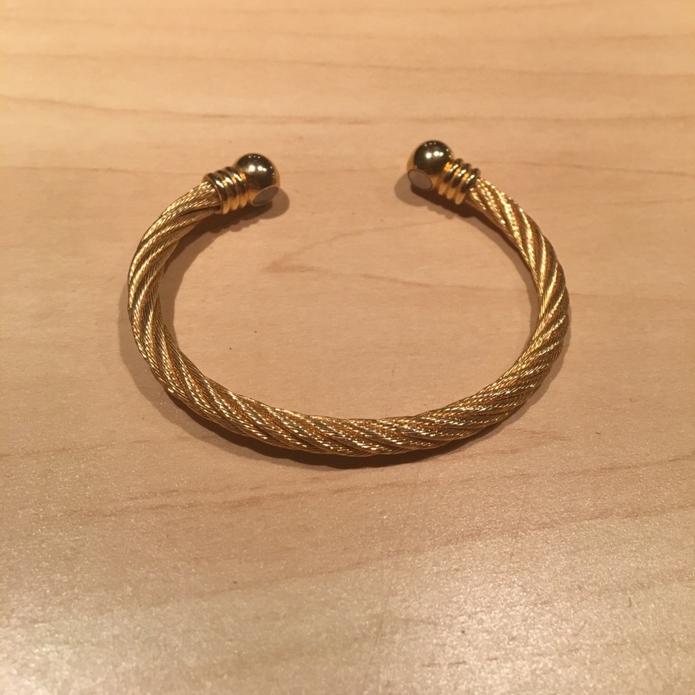 Simple Gold Bracelet - Picture 3 of 3